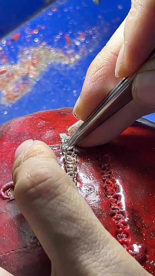 A LUMEN18 craftsperson setting a jewelry piece by hand